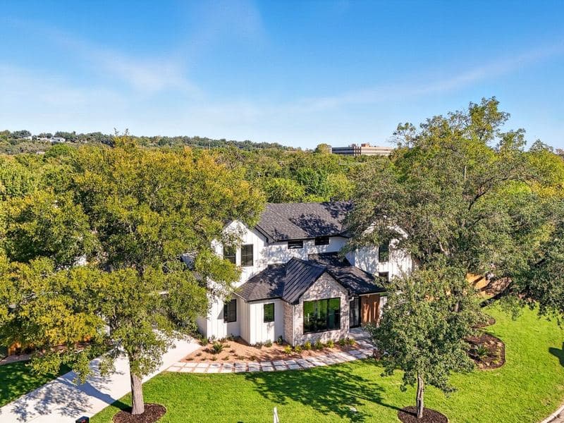 5012 Highland Ct